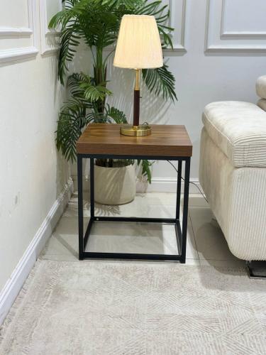 طاوله خدمة لون بني - تصميم عصري