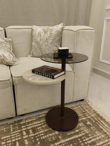 طاولة خدمة بتصميم عصري بدورين