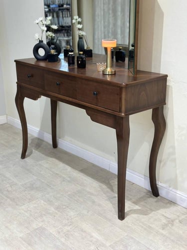 تسريحة أنيقة بقشرة الجوز الكلاسيكية