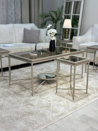 طقم طاولات فخم بسطح زجاج بني – تصميم عصري يجمع بين...