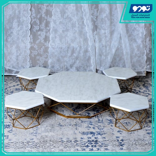 طقم طاولات ارضية خشب خمس قطع سداسي ذهبي