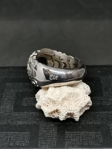 خاتم الفضة بحجر اوبال طبيعي بصياغة جراح ومرصع بالا...