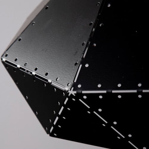 ثريا علاقي حديد مخرم بقاعدة خشب