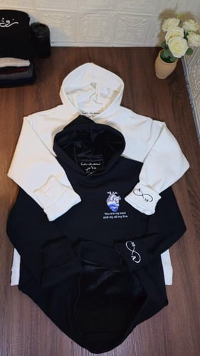 هودي القلب مع عبارة مخفية