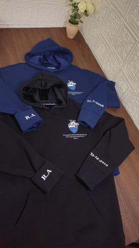 هودي القلب مع عبارة مخفية