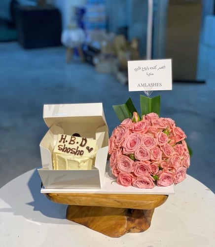 كيك كانديرا مع ورد