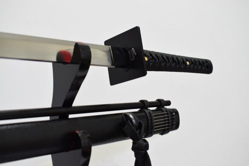 سيف النينجا مع قاذف الإبر