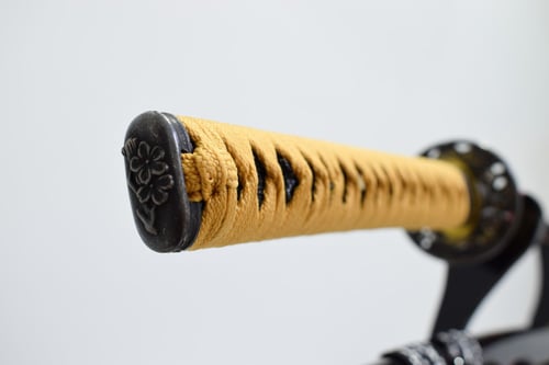 كتانا الورد الذهبي