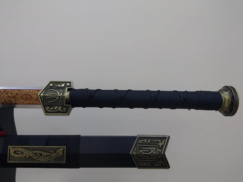 سيف الجيان العملاق