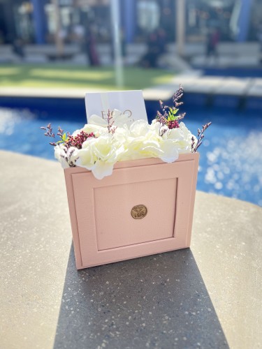 تنسيق ورد صناعي