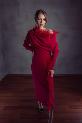 طقم تايور كريب ميدي مزين بالريش