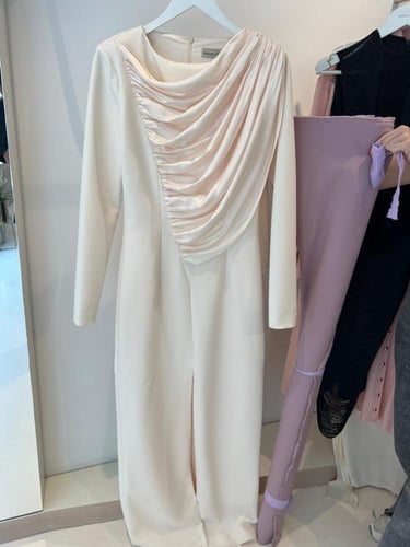 MELTEM فستان كريب بأكمام ثنيات حرير على الصدر والك...