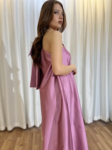 طارق ايديز فستان تفته بقصة انسيابية ون شولدر