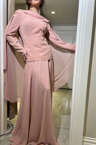 طارق ايديز طقم راقي مكسي مطرز من الخلف وردي