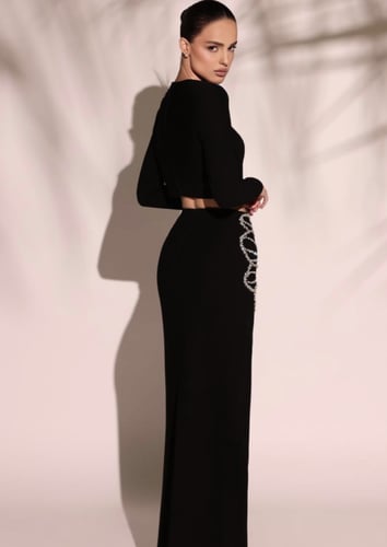 طارق ايديز طقم كريب بشك ورد يدوي جانبي ألوان متعدد...