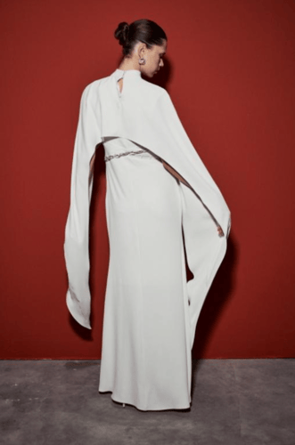 فستان كريب مزين بجدائل كرستال وأكمام منسدلة "لونين...