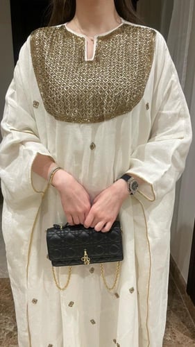 جلابية لينن فراشة بشك على الصدر