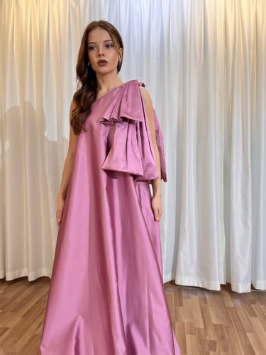 طارق ايديز فستان تفته بقصة انسيابية ون شولدر