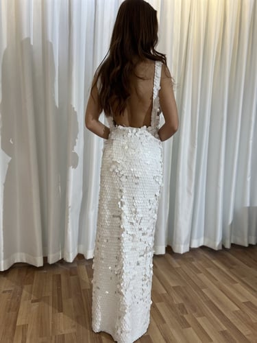 carma فستان بابيت أبيض ظهر مفتوح