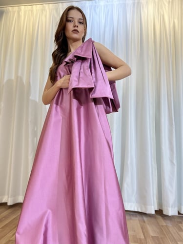 طارق ايديز فستان تفته بقصة انسيابية ون شولدر