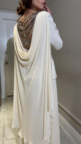 طارق ايديز طقم راقي مكسي مطرز من الخلف وردي