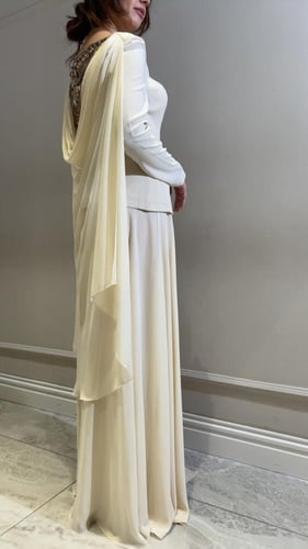 طارق ايديز طقم راقي مكسي مطرز من الخلف وردي