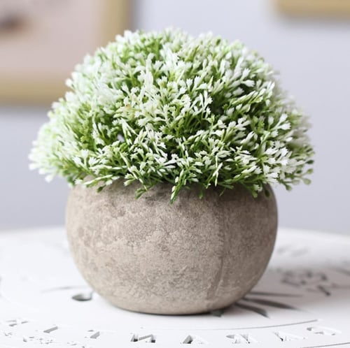 أصيص نبات صناعي.