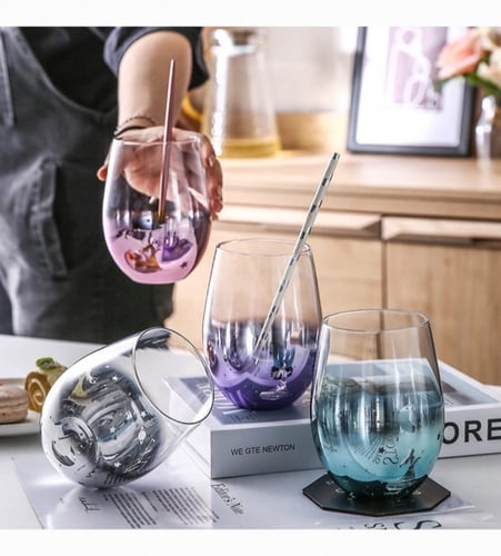 كاسات زجاج.