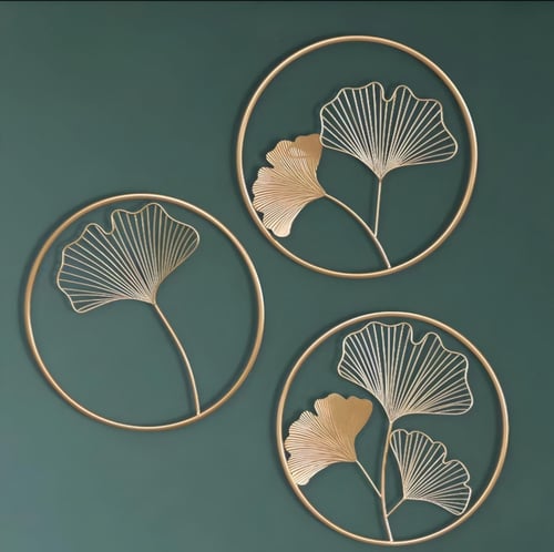 ديكور جداري ذهبي.