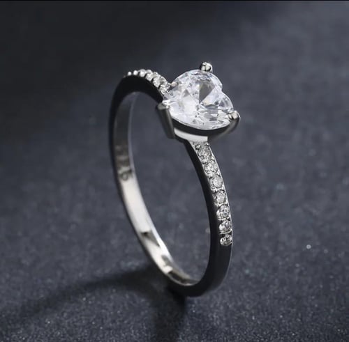 خاتم heart ابيض