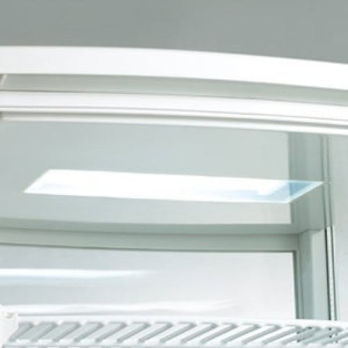 ثلاجة عرض الحلويات 3 رفوف مع اضاءة LED سعة 82 ليتر...