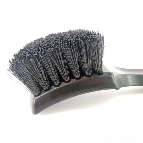 فرشاة العناية بالإطارات