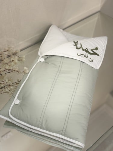 مدس باللون الفستقي