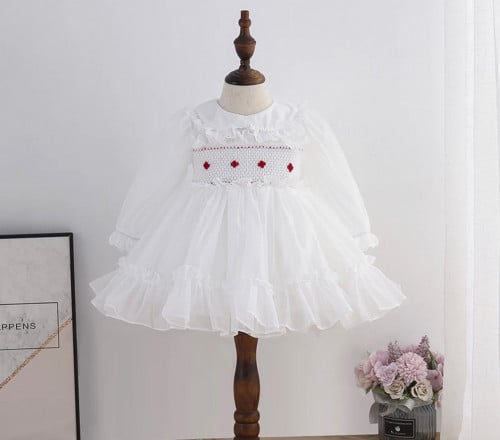 فستان ابيض أنيق