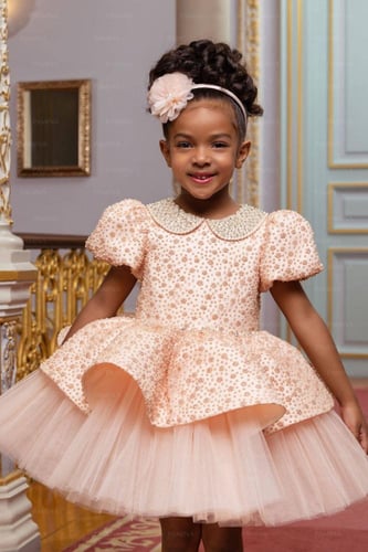 فستان لامع مع تطريز يدوي من اللؤلؤ والحجر بالاضافه...