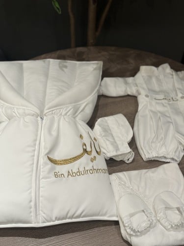 طقم أبيض مكون من ٥ قطع