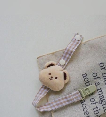 Her hair clip (beige teddy bear)