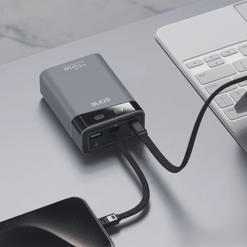 شاحن متنقل بسعة 20,000 مللي أمبير مع سلك مدمج وتقن...