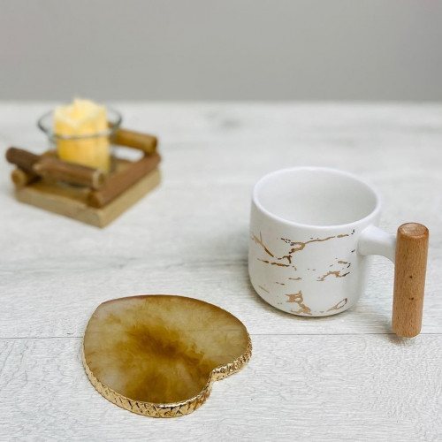 قاعدة حجر ملون ذهبي بشكل قلب