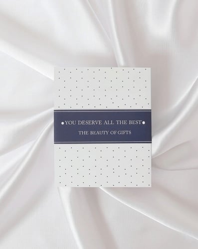 هدية منزل جديد مغلفة بطبعات النخيل ‏A Gift Wrapped...