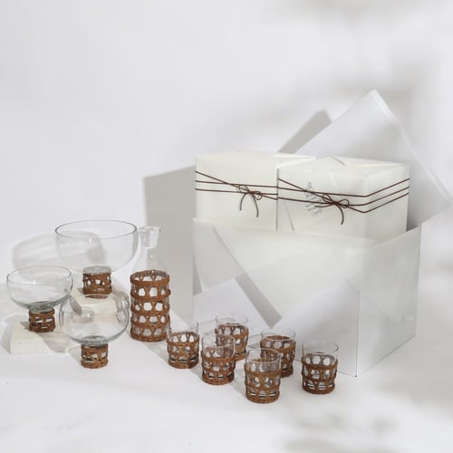 هدية باللون الخشبي والأبيض ‏Wood And White Gift