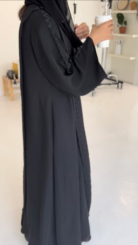 عباية كلوش بتطريز.