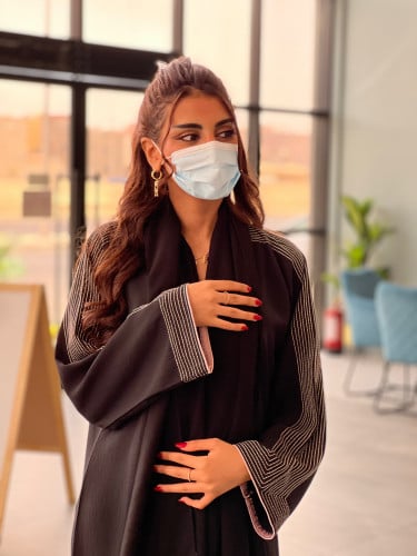 عباية تطريز بالاكمام