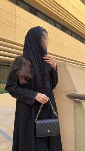 عباية لينا اسود