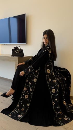 عباية نجلاء