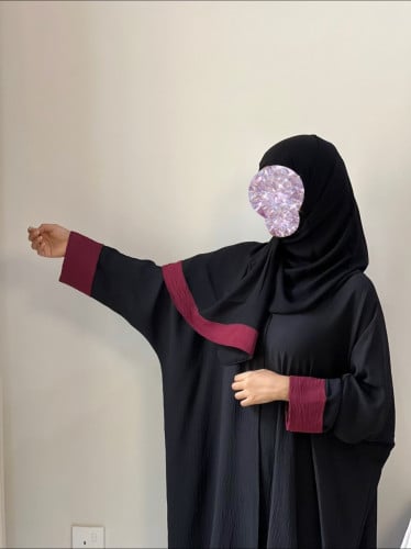 نص بشت اسود وعنابي