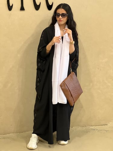 عباية نص بشت اسود