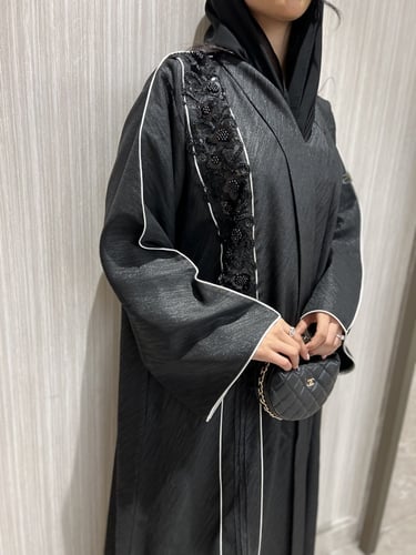 قصة واسعة قماش لامع