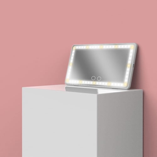 مرآة مضيئة في شماسة السيارة