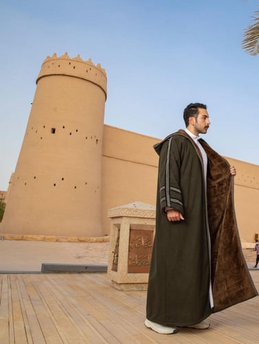 فروة رجالية جوخ زيتي بجلد إيطالي وبطانة فرو رمادي...